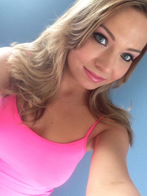 29Fiona Blonde,French,A cup,Green,Aussie